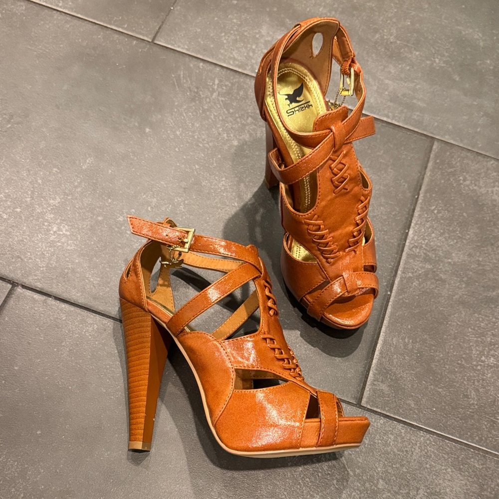 Chic Tan Strappy Heels Foxy 6